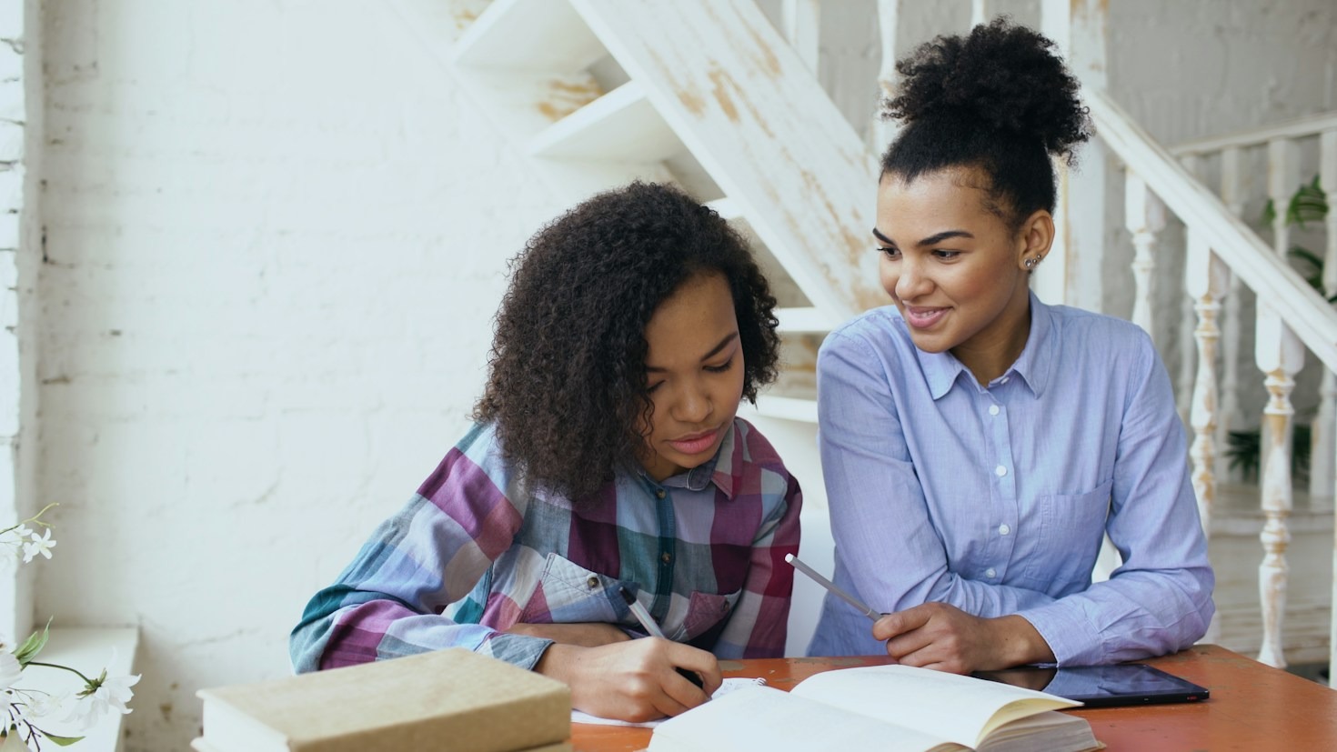 How Community Mentorship Accelerates Your Path to Financial Freedom